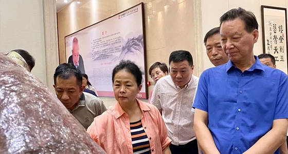 石语千秋松，，，广迎八方客——304am永利集团·倪东方艺术博物馆